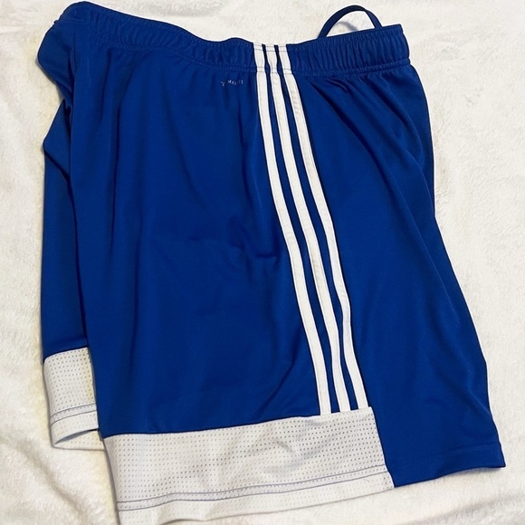 Adidas Blue & White Men’s Athletic Shorts Pockets Medium Pull On Elastic Waist - Picture 7 of 7